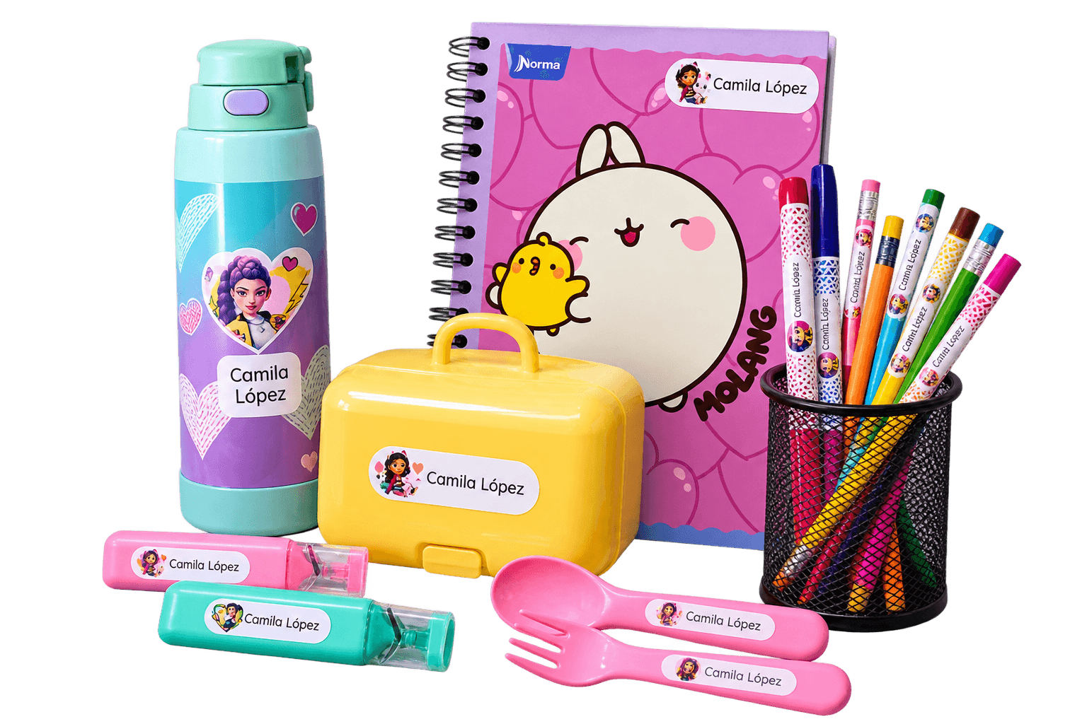 Útiles escolares personalizados con etiquetas con el nombre de Camila López